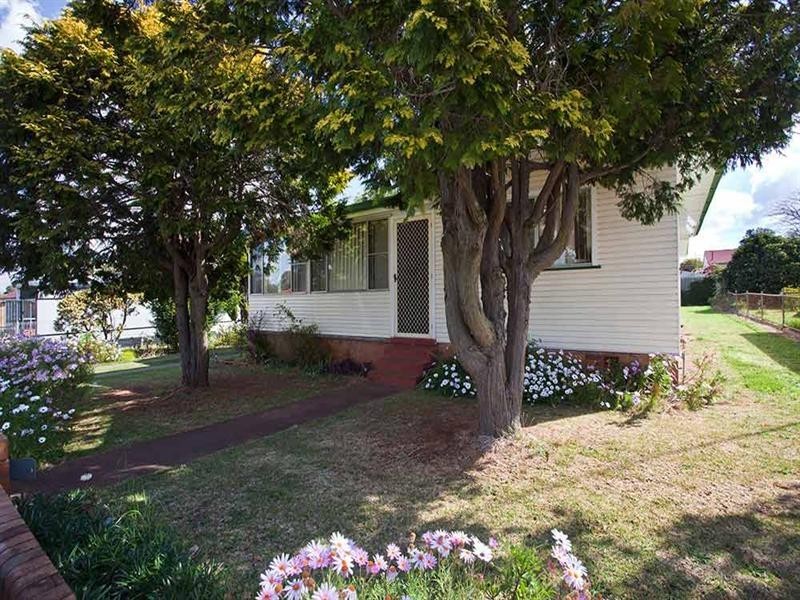 301 Tor Street, Wilsonton QLD 4350