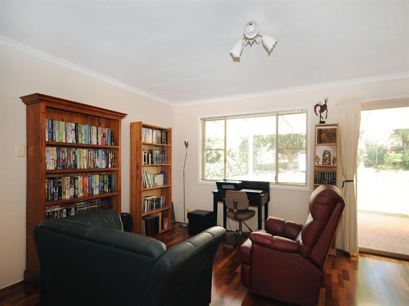 15 Martini Street, Mount Lofty QLD 4350