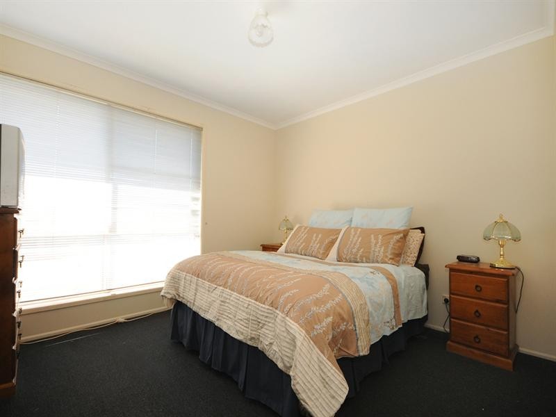 15 Martini Street, Mount Lofty QLD 4350