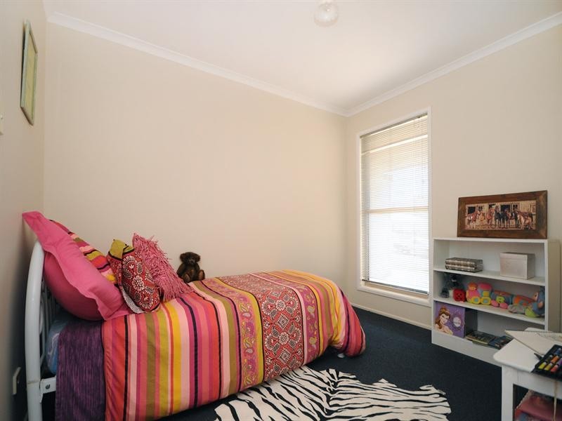 15 Martini Street, Mount Lofty QLD 4350