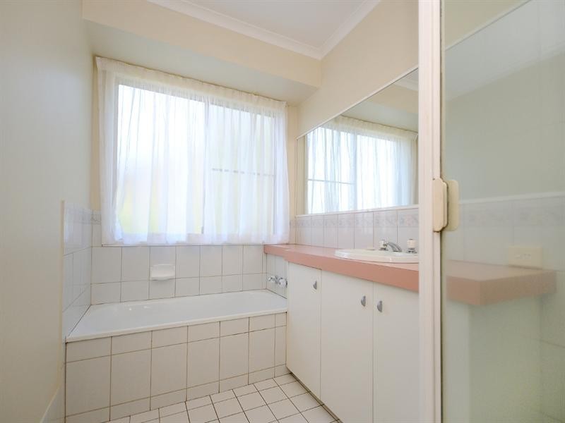 15 Martini Street, Mount Lofty QLD 4350