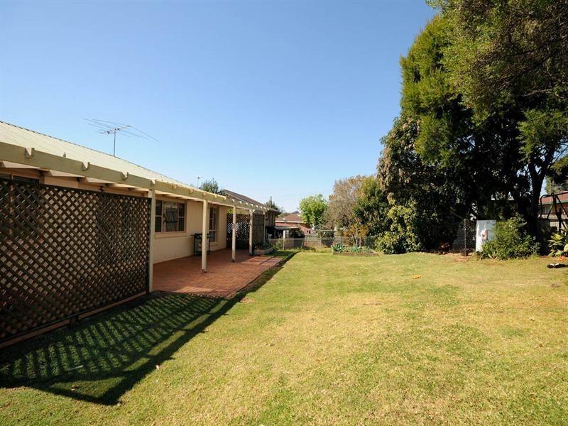 15 Martini Street, Mount Lofty QLD 4350