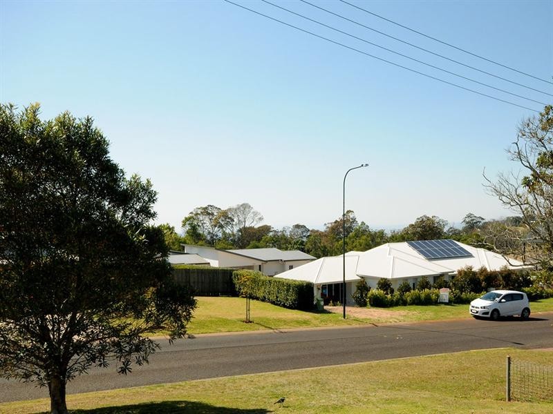 15 Martini Street, Mount Lofty QLD 4350