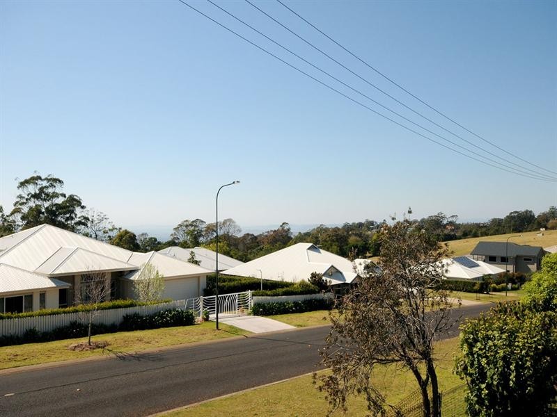 9 Martini Street, Mount Lofty QLD 4350