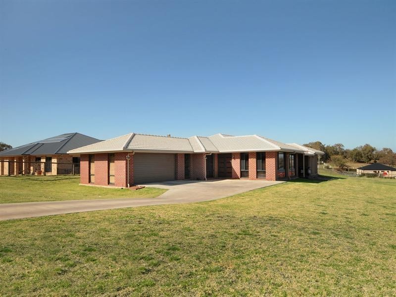 6 Commonwealth Crescent, Gowrie Junction QLD 4352