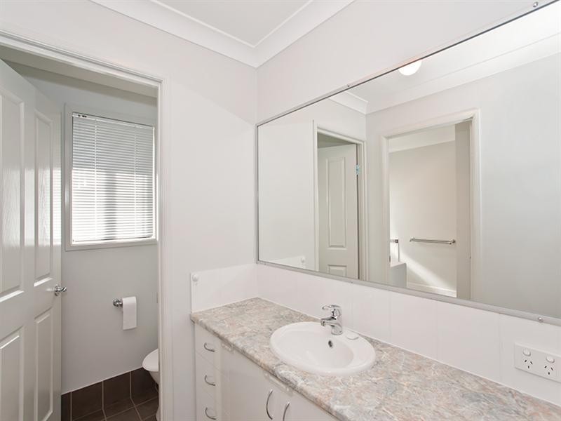 77 Pillar Street, Middle Ridge QLD 4350