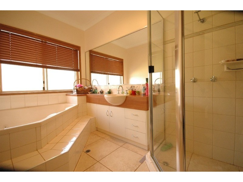 25 Boundary Road, Glenvale QLD 4350