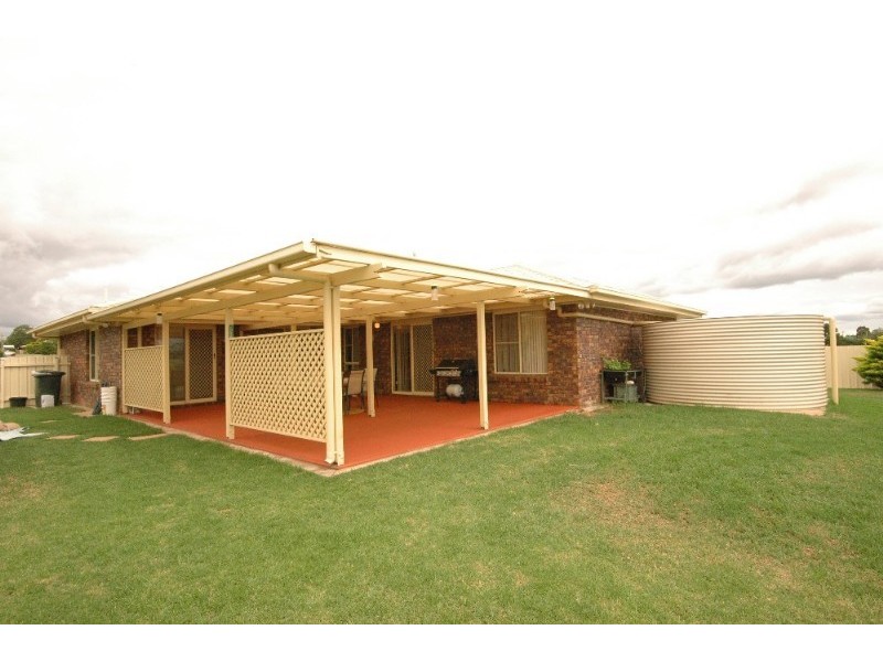 16 Barwick Street, Westbrook QLD 4350