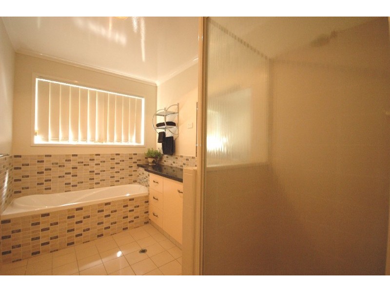 5 Esperanto Court, Kearneys Spring QLD 4350