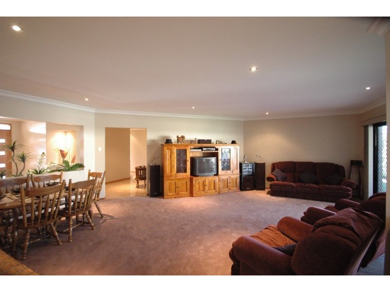 26 Manooka Court, Highfields QLD 4352