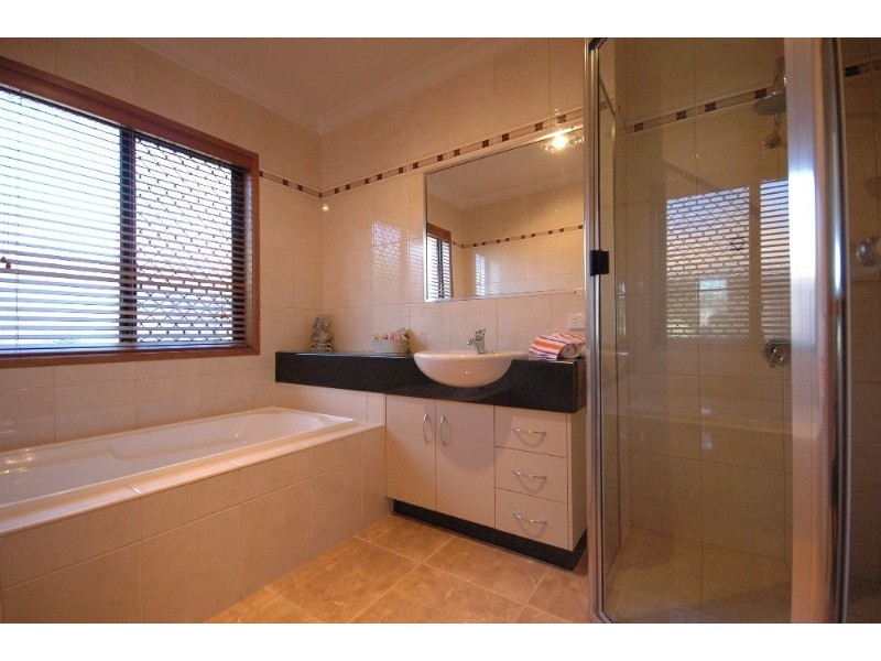 26 Manooka Court, Highfields QLD 4352