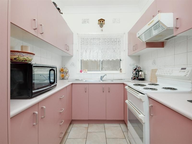 27 Lake Heights Road, Lake Heights NSW 2502