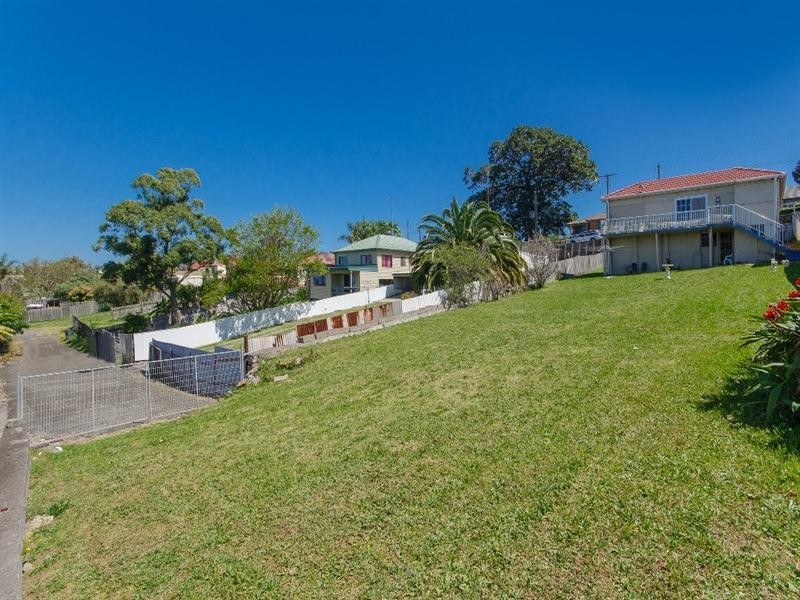 27 Lake Heights Road, Lake Heights NSW 2502