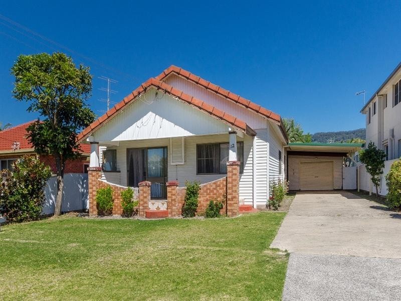 12 Royal Crescent, Woonona NSW 2517