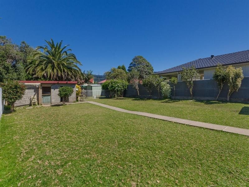 12 Royal Crescent, Woonona NSW 2517
