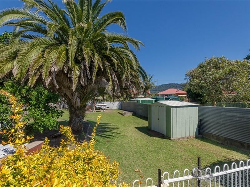 12 Royal Crescent, Woonona NSW 2517