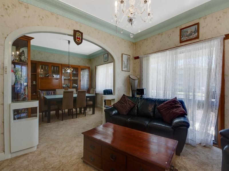 12 Royal Crescent, Woonona NSW 2517