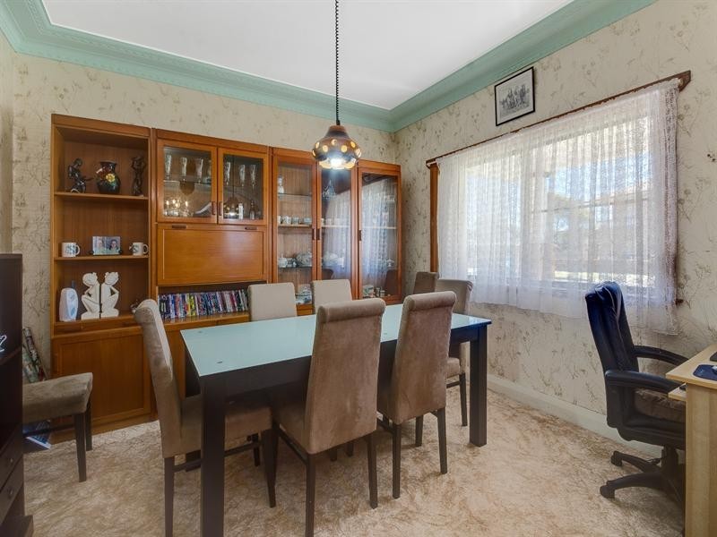 12 Royal Crescent, Woonona NSW 2517