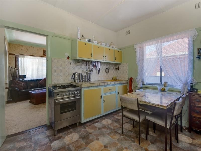 12 Royal Crescent, Woonona NSW 2517