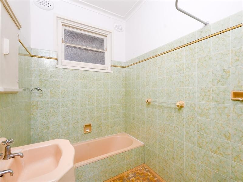 8 Harbinger Street, Corrimal NSW 2518