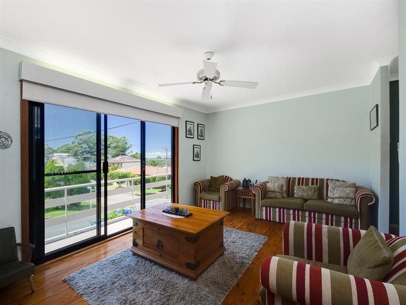 28 Kanangra Drive, Thirroul NSW 2515