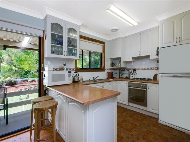 28 Kanangra Drive, Thirroul NSW 2515