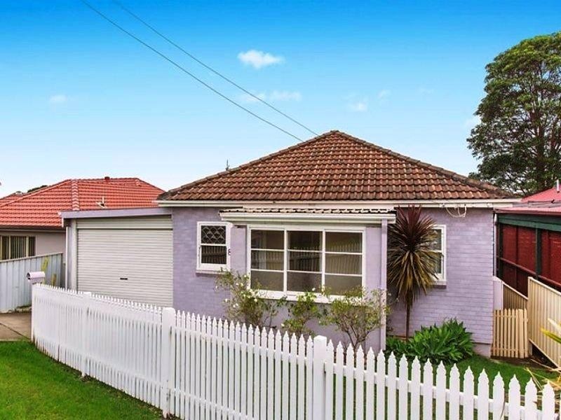 8 Hillcrest Avenue, Woonona NSW 2517