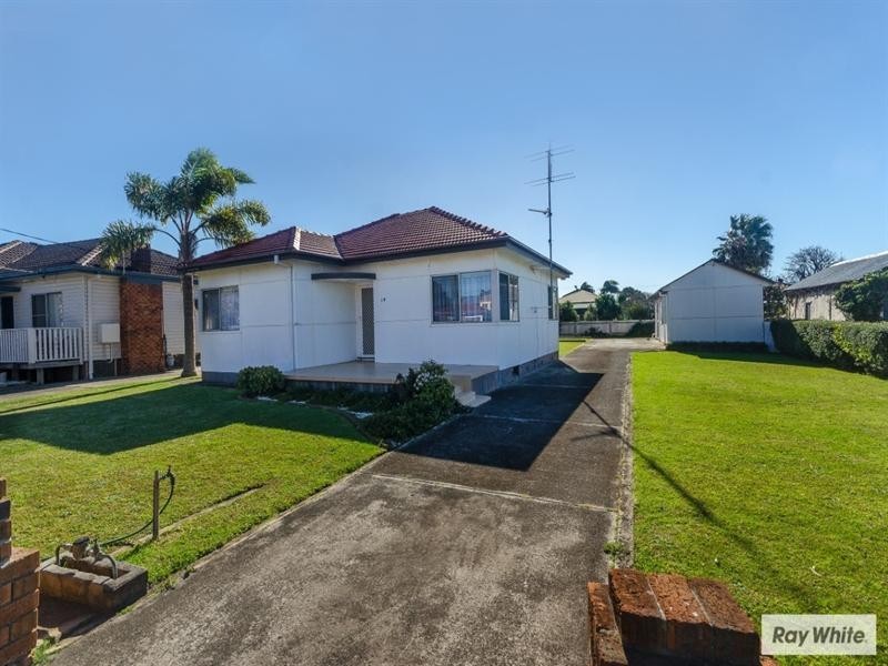 14 Robertson Road, Woonona NSW 2517