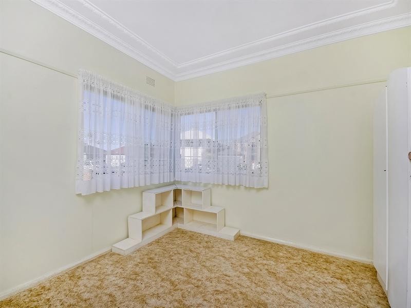 14 Robertson Road, Woonona NSW 2517