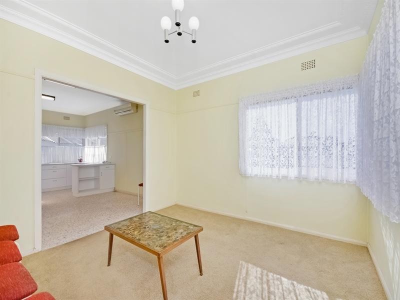 14 Robertson Road, Woonona NSW 2517