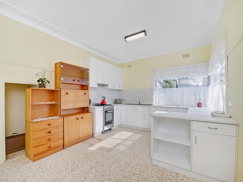 14 Robertson Road, Woonona NSW 2517