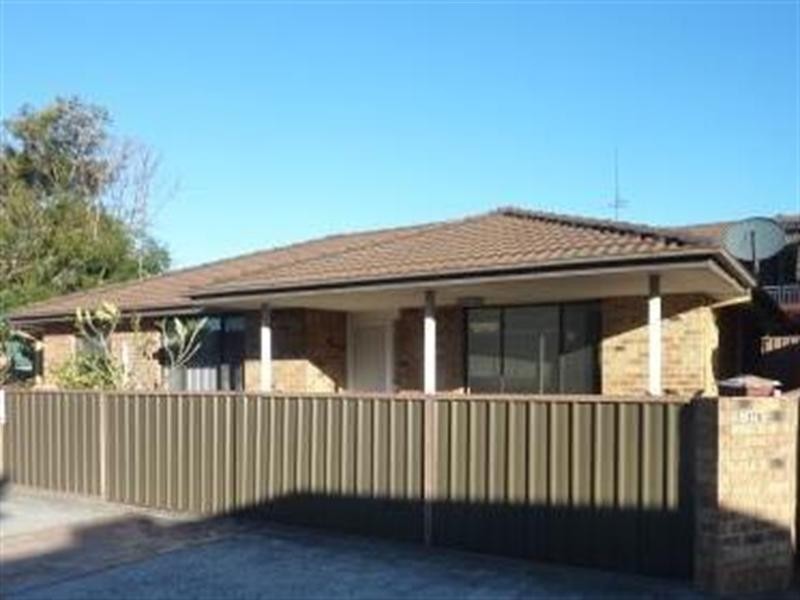 2/379 Lawrence Hargrave Drive, Thirroul NSW 2515