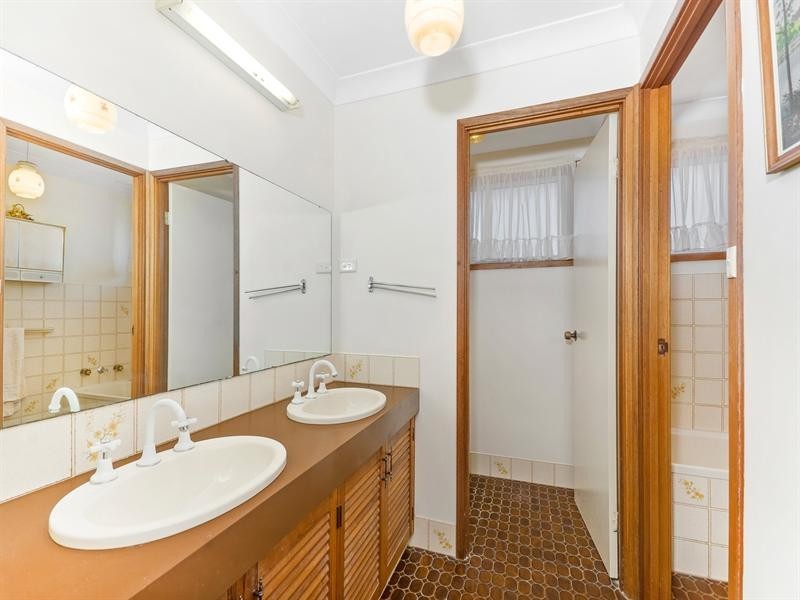 7 Carlie Place, Woonona NSW 2517