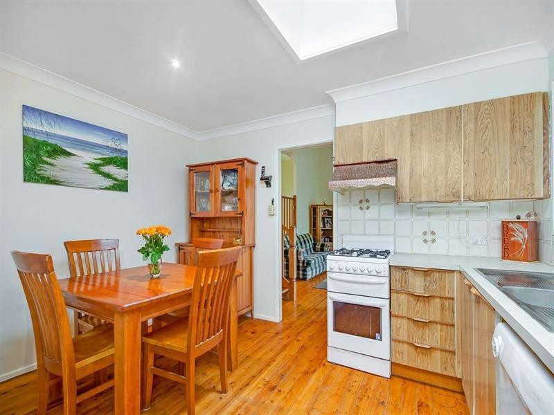 23 Highlands Parade, Bulli NSW 2516