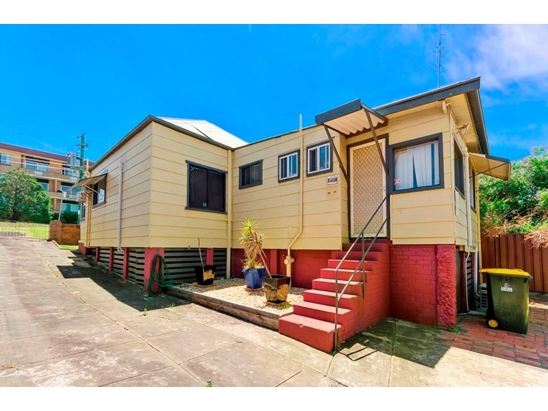 14 Russell Street, Woonona NSW 2517