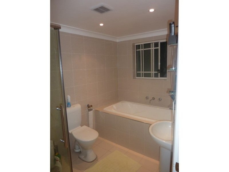 1 16 Coolgardie Street, Corrimal NSW 2518