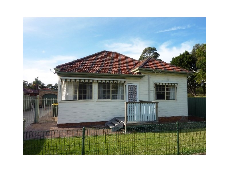 17 Gilbert Street, Corrimal NSW 2518