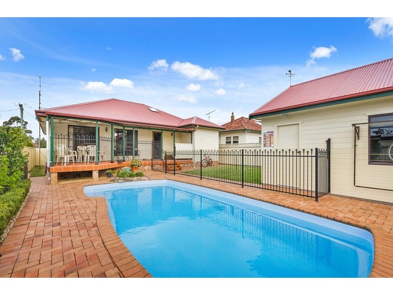 8 Leslie Street, Russell Vale NSW 2517