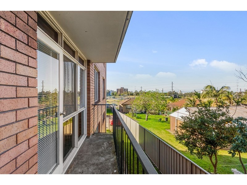 8/142 Gladstone Avenue, Coniston NSW 2500