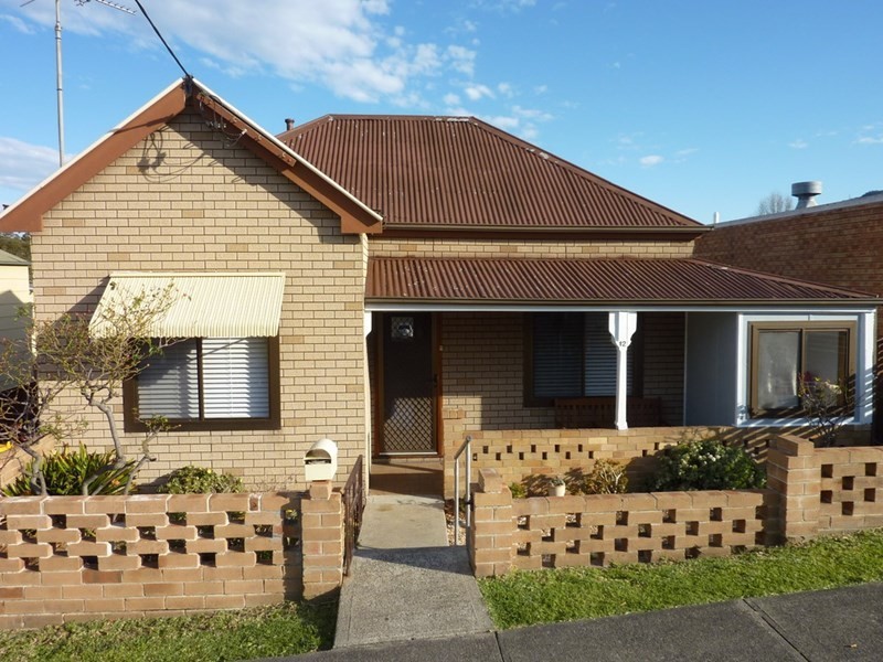 12 Russell Street, Woonona NSW 2517