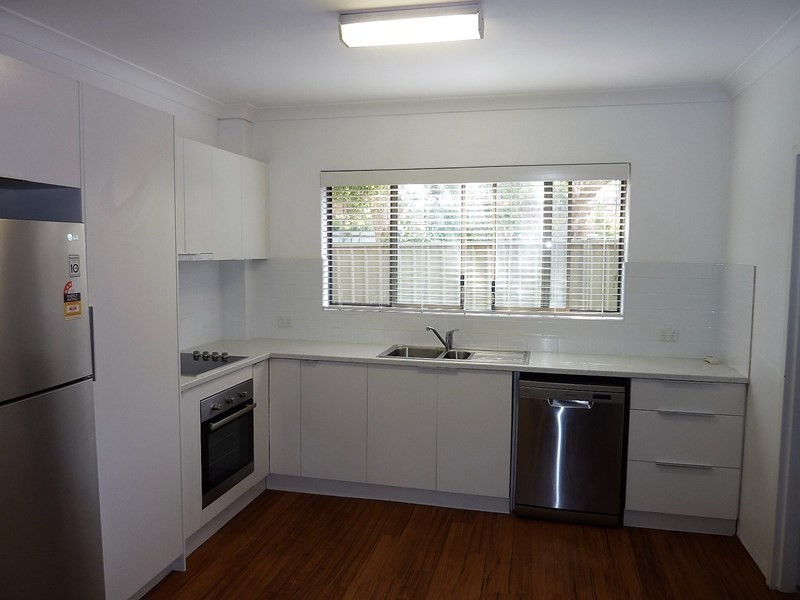 2/2 The Avenue, Corrimal NSW 2518