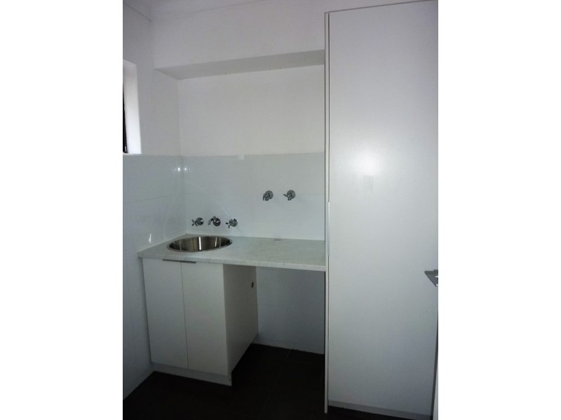 2/2 The Avenue, Corrimal NSW 2518