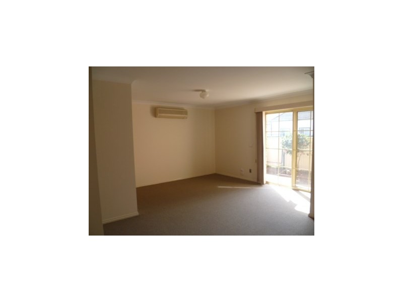 8/9-11 Russell Street, Woonona NSW 2517