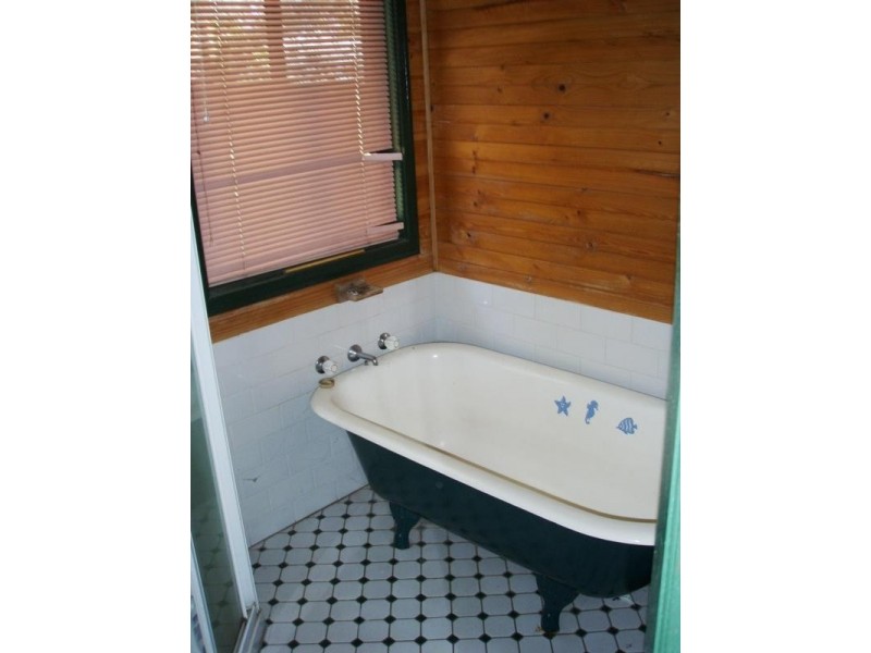 19 Woonona Parade, Woonona NSW 2517