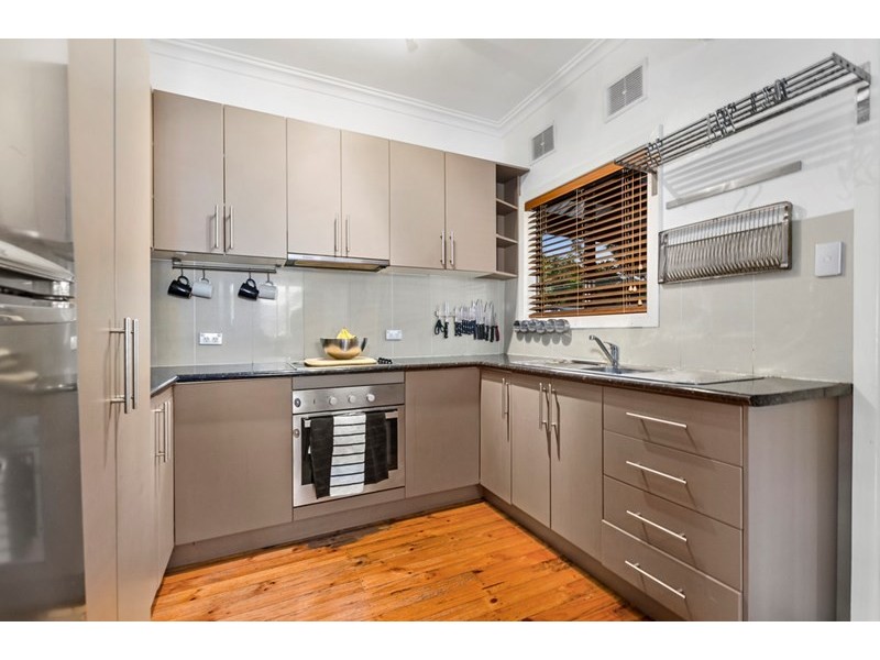 8 Lismore Street, Bellambi NSW 2518