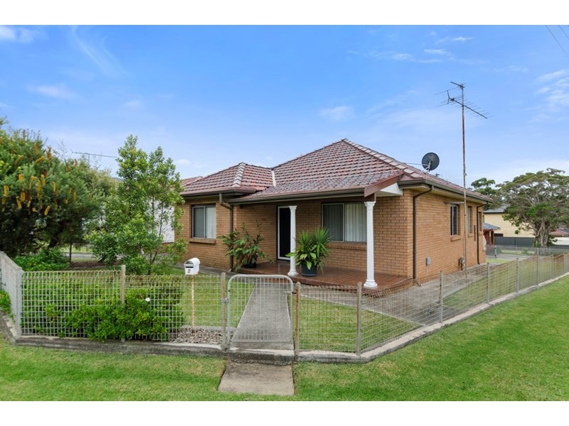 2 Daphne Street, Corrimal NSW 2518