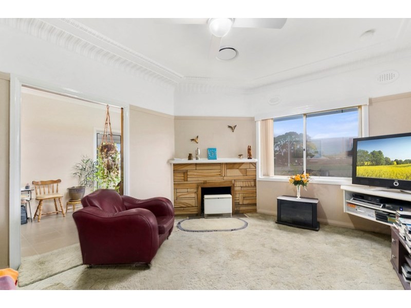 2 Daphne Street, Corrimal NSW 2518