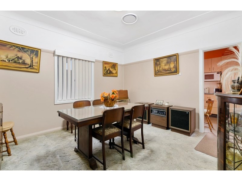 2 Daphne Street, Corrimal NSW 2518