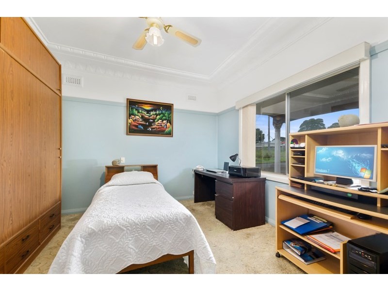 2 Daphne Street, Corrimal NSW 2518