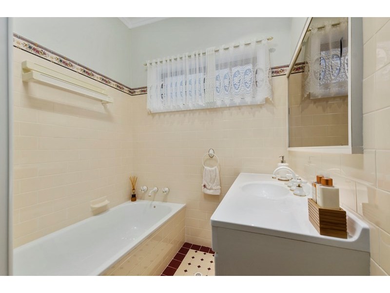 8 Ursula Road, Bulli NSW 2516